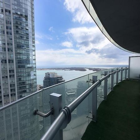 Luxury 2 Bedrooms With Lakeview Cn Tower Entertainment District Rogers Centre Торонто Экстерьер фото