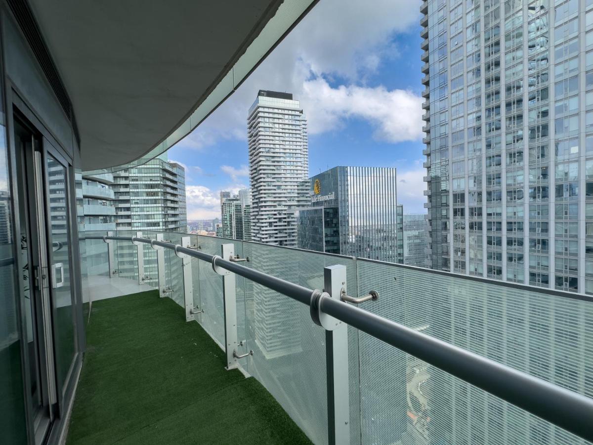 Luxury 2 Bedrooms With Lakeview Cn Tower Entertainment District Rogers Centre Торонто Экстерьер фото