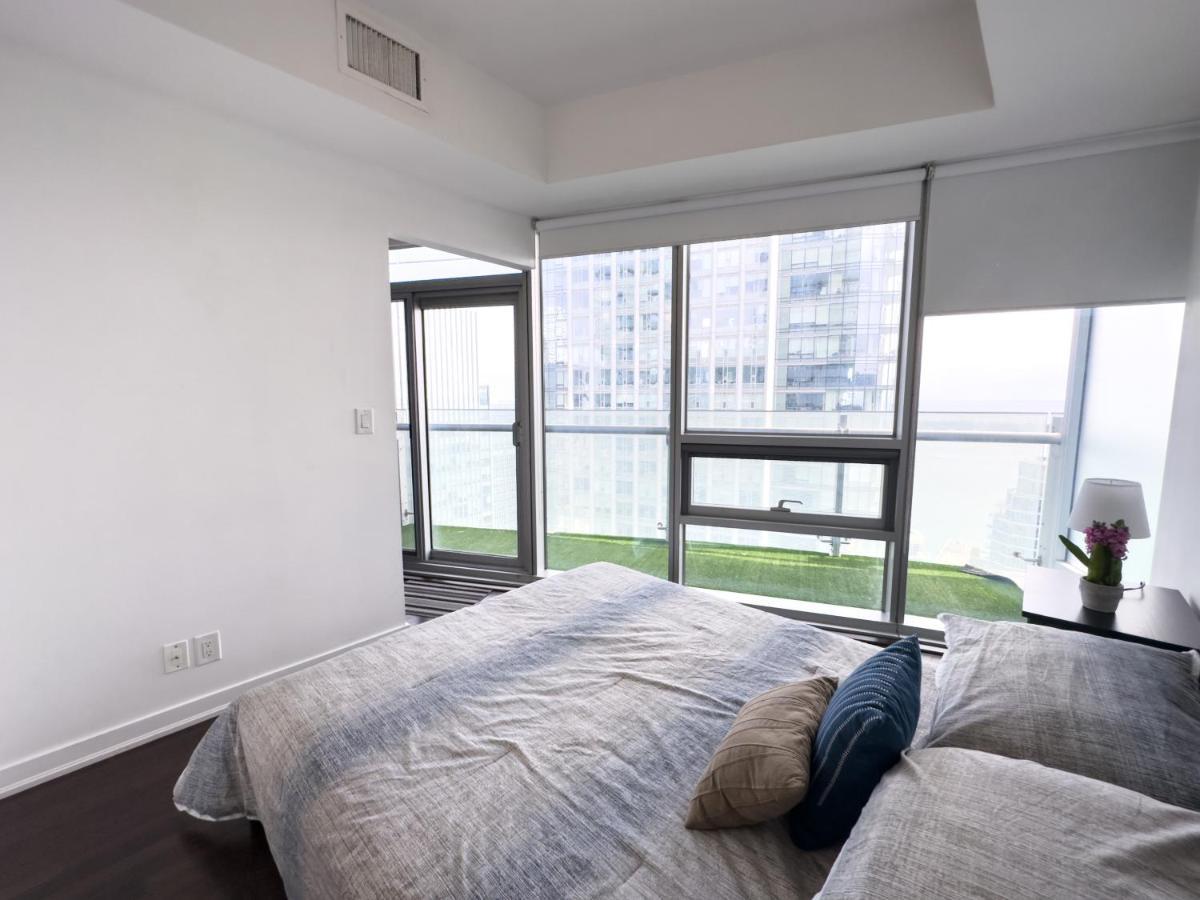 Luxury 2 Bedrooms With Lakeview Cn Tower Entertainment District Rogers Centre Торонто Экстерьер фото