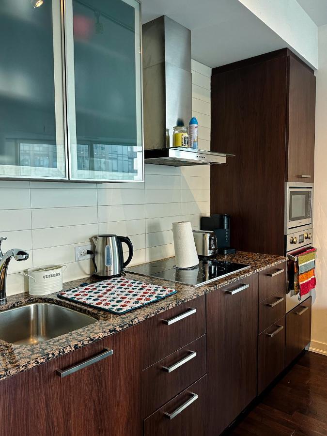 Luxury 2 Bedrooms With Lakeview Cn Tower Entertainment District Rogers Centre Торонто Экстерьер фото